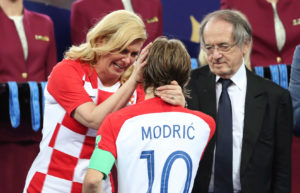 واصلت رئيسة كرواتيا كوليندا غرابار كيتاروفيتش دعم وتشجيع منتخب بلادها حتى بعد خسارته لقب المونديال، وهنأت لاعبي المنتخب في منشور على صفحتها بـفيسبوك على أدائهم البطولي.