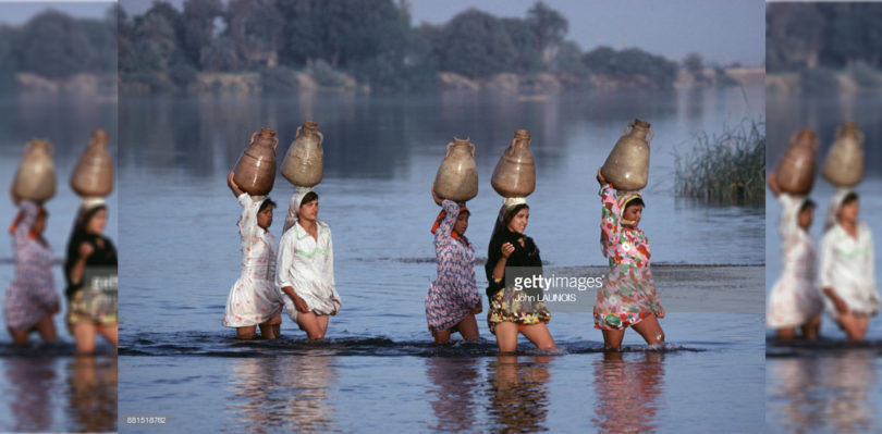 حاملات البلاليص و سماها البعض حفيدات إيزيس و الصورة من تصوير المصور الفرنسي: جون لاونويس