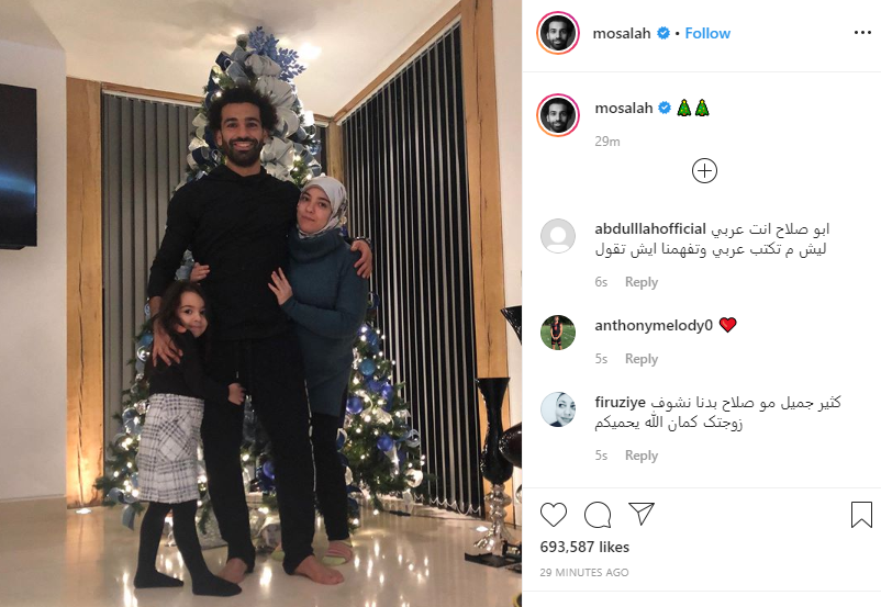 محمد صلاح وأسرته يحتفلون بالكريسماس