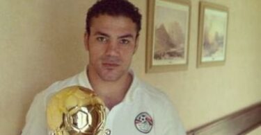عمرو زكي