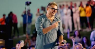 عمرو دياب - تفاصيل الخبر