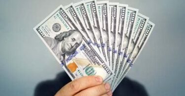سعر الدولار مقابل الجنيه - تفاصيل الخبر