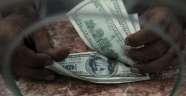 سعر الدولار اليوم - تفاصيل الخبر