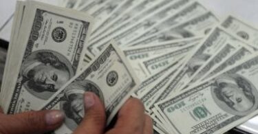 سعر الدولار مقابل الجنيه - تفاصيل الخبر