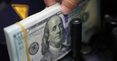 سعر الدولار مقابل الجنيه - تفاصيل الخبر